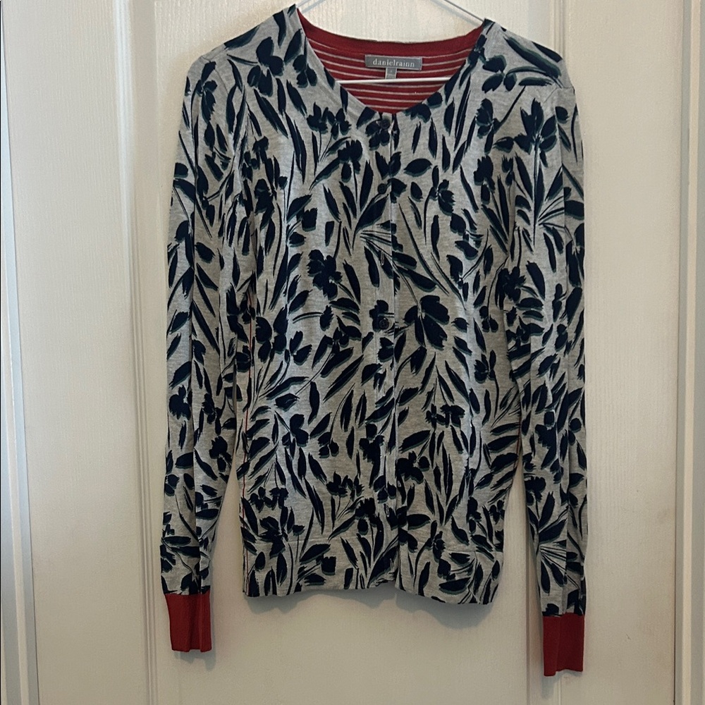 Crewneck Floral Knit Sweater in Cream and Navy with Red Trim
